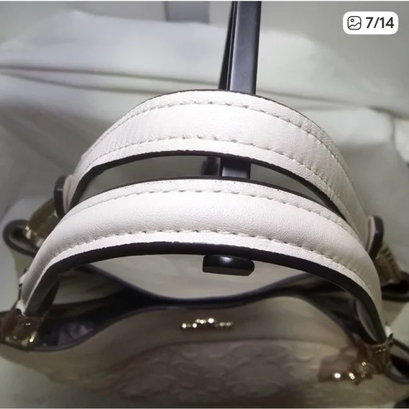 Luxury Coach Lexy Chain Shoulder Bag – White Embossed Leather Elegant Classic - Picture 6 of 9